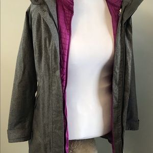 Women’s Patagonia Grey & Fuscia 3-in-1 parka with detachable hood size small